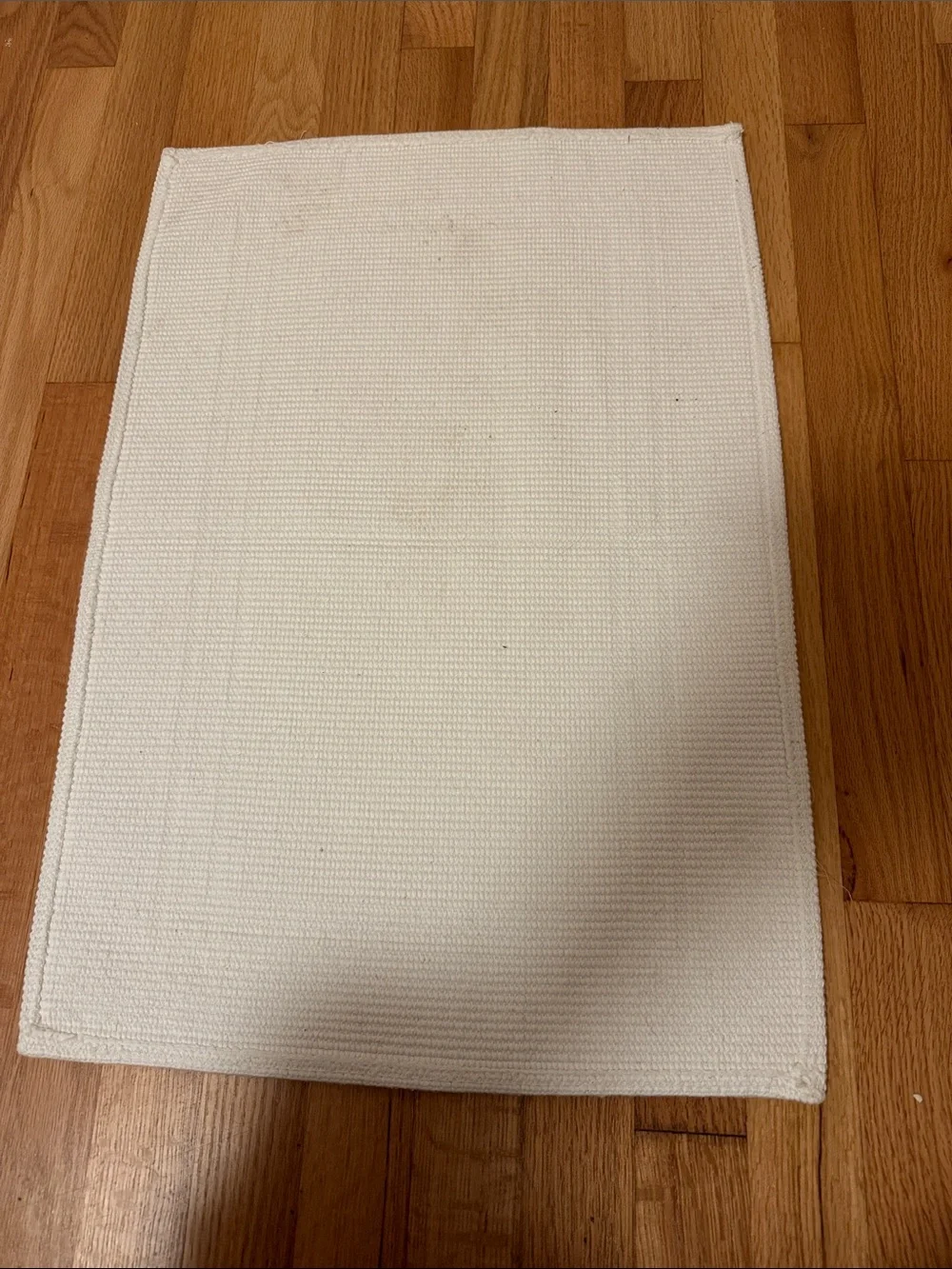 ✅ VINTAGE Like-New Old Stock Classic Embroidered Rich Cotton Bath Mat -White